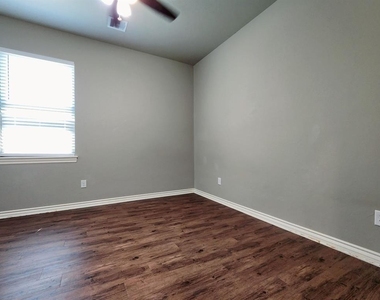 2308 Paraiso Way - Photo Thumbnail 15