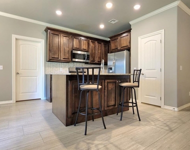 2308 Paraiso Way - Photo Thumbnail 3