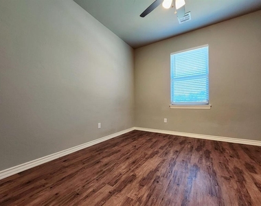2308 Paraiso Way - Photo Thumbnail 17
