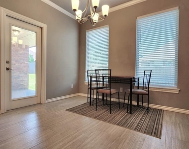 2308 Paraiso Way - Photo Thumbnail 7