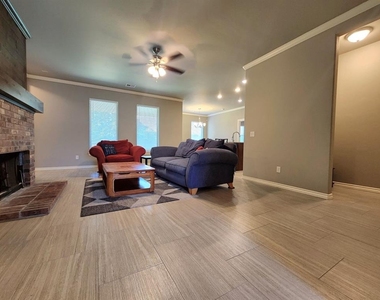 2308 Paraiso Way - Photo Thumbnail 2
