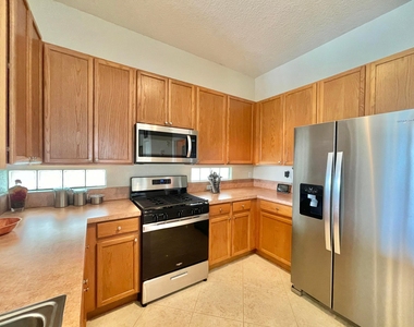 137 Canterbury Place - Photo Thumbnail 6