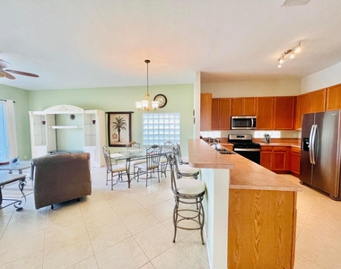 137 Canterbury Place - Photo Thumbnail 8