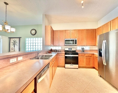 137 Canterbury Place - Photo Thumbnail 15
