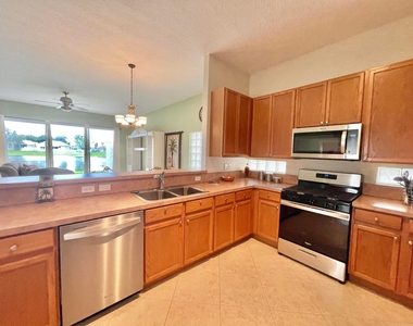 137 Canterbury Place - Photo Thumbnail 7