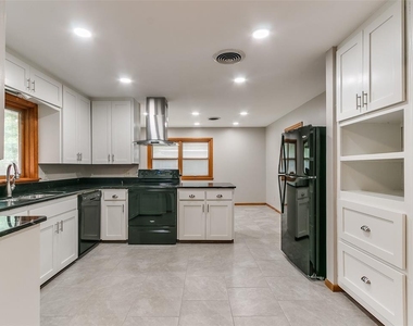 1214 Cruce Street - Photo Thumbnail 7