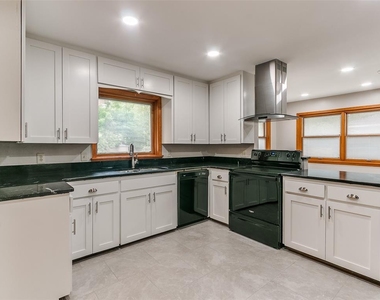 1214 Cruce Street - Photo Thumbnail 8