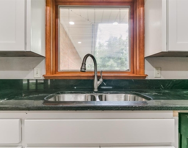 1214 Cruce Street - Photo Thumbnail 11