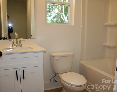 562 W Park Avenue - Photo Thumbnail 15