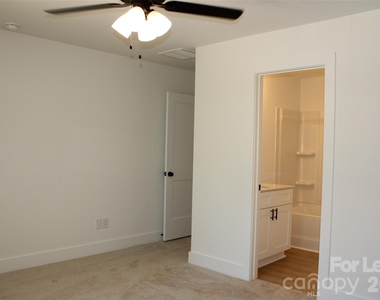 562 W Park Avenue - Photo Thumbnail 11