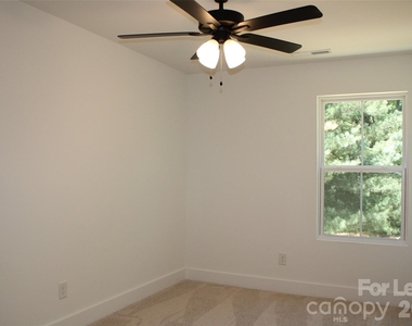 562 W Park Avenue - Photo Thumbnail 13