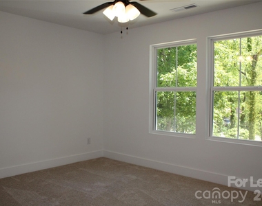 562 W Park Avenue - Photo Thumbnail 10
