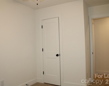 562 W Park Avenue - Photo Thumbnail 17