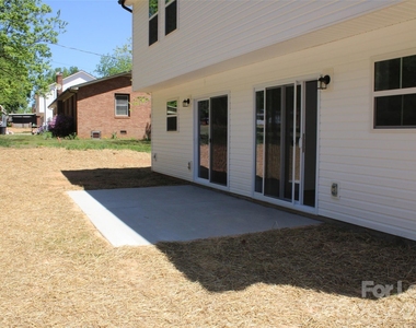 562 W Park Avenue - Photo Thumbnail 23