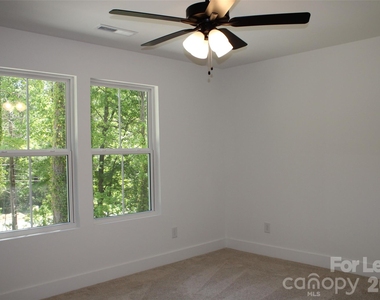 562 W Park Avenue - Photo Thumbnail 11
