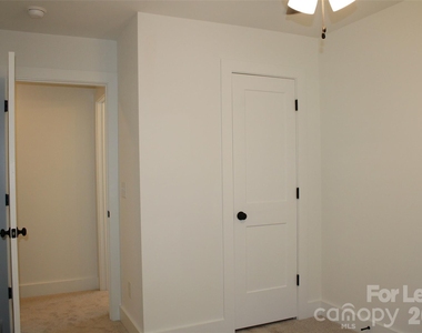562 W Park Avenue - Photo Thumbnail 19