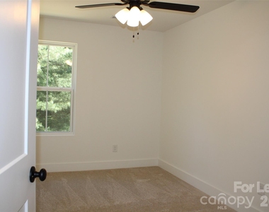 562 W Park Avenue - Photo Thumbnail 15
