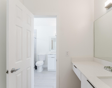 665 Jeffery Street - Photo Thumbnail 32