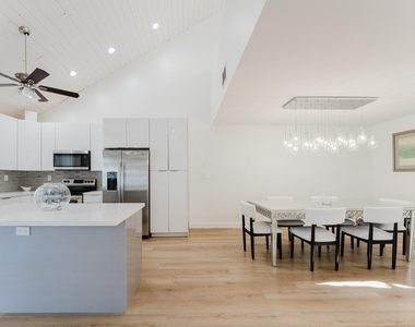 665 Jeffery Street - Photo Thumbnail 7