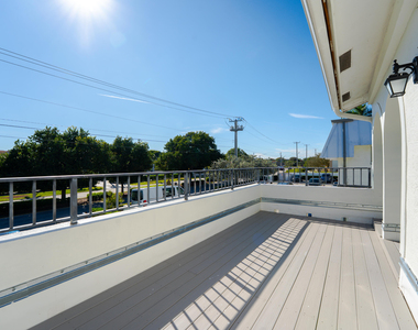 665 Jeffery Street - Photo Thumbnail 37