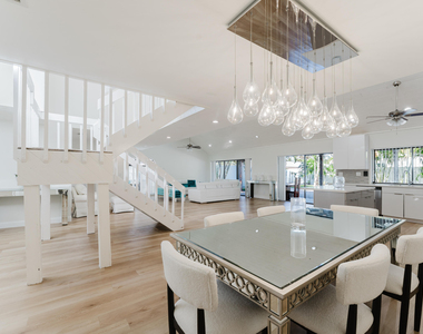 665 Jeffery Street - Photo Thumbnail 6