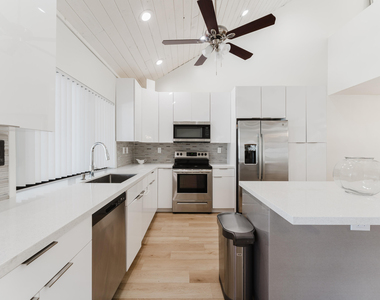 665 Jeffery Street - Photo Thumbnail 8