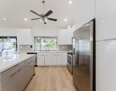 665 Jeffery Street - Photo Thumbnail 9