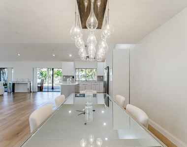 665 Jeffery Street - Photo Thumbnail 5