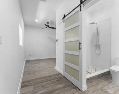 8934 Emerson Avenue - Photo Thumbnail 17