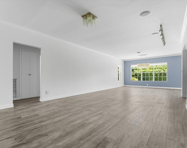 8934 Emerson Avenue - Photo Thumbnail 5