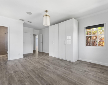 8934 Emerson Avenue - Photo Thumbnail 12