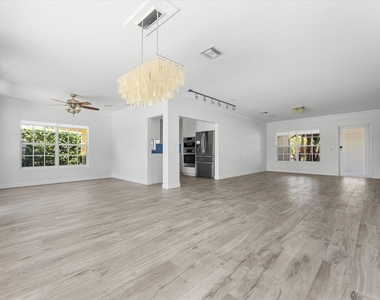8934 Emerson Avenue - Photo Thumbnail 7