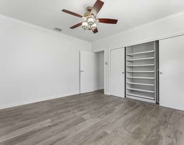 8934 Emerson Avenue - Photo Thumbnail 15
