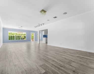 8934 Emerson Avenue - Photo Thumbnail 4