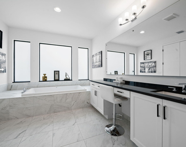 8599 Tower Bridge Court - Photo Thumbnail 16