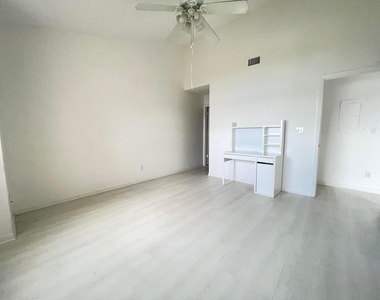 3445 Nw 44th Street - Photo Thumbnail 8