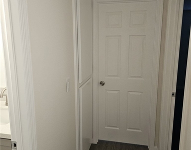 1455 W Stoneridge Court - Photo Thumbnail 6