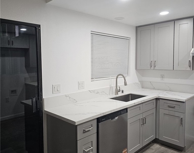 1455 W Stoneridge Court - Photo Thumbnail 5