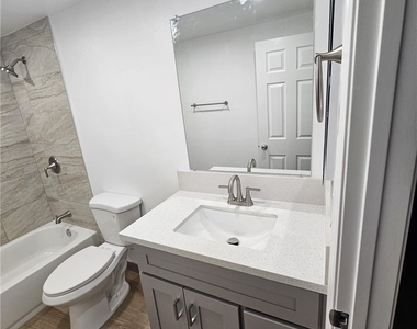 1455 W Stoneridge Court - Photo Thumbnail 7