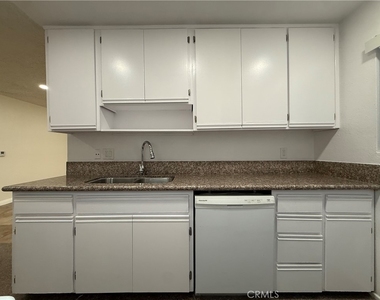 221 W Elm Avenue - Photo Thumbnail 7