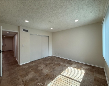 221 W Elm Avenue - Photo Thumbnail 10