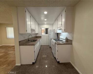 221 W Elm Avenue - Photo Thumbnail 5