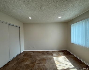 221 W Elm Avenue - Photo Thumbnail 11