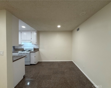 221 W Elm Avenue - Photo Thumbnail 3