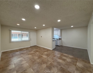 221 W Elm Avenue - Photo Thumbnail 2