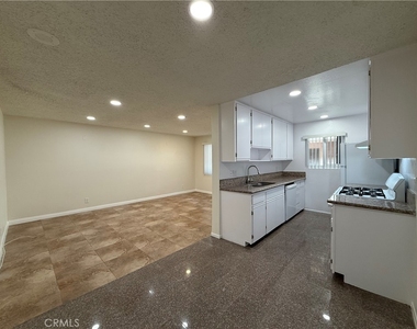221 W Elm Avenue - Photo Thumbnail 4