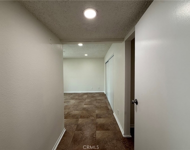 221 W Elm Avenue - Photo Thumbnail 12