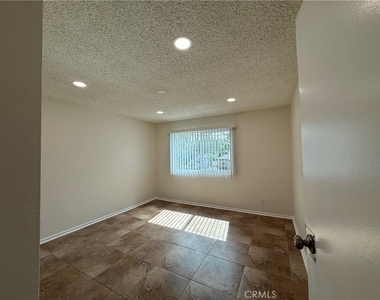221 W Elm Avenue - Photo Thumbnail 9
