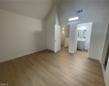 14249 Friar Street - Photo Thumbnail 8