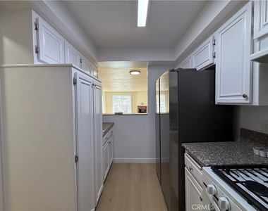 11839 Burbank Boulevard - Photo Thumbnail 3